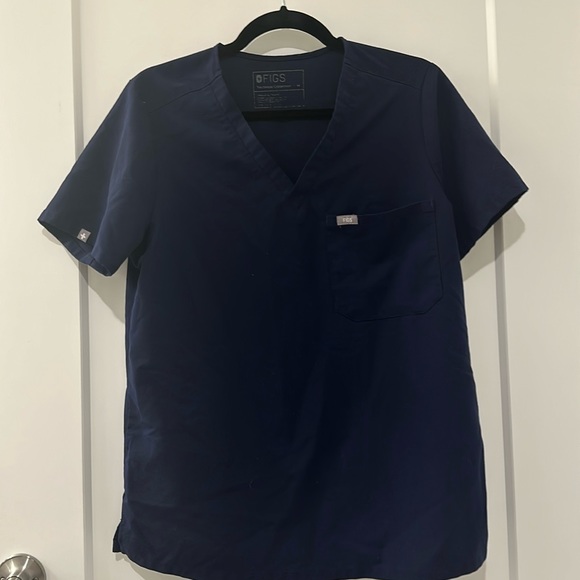 Excellent Condition FIGS Scrub Tops - Picture 1 of 4